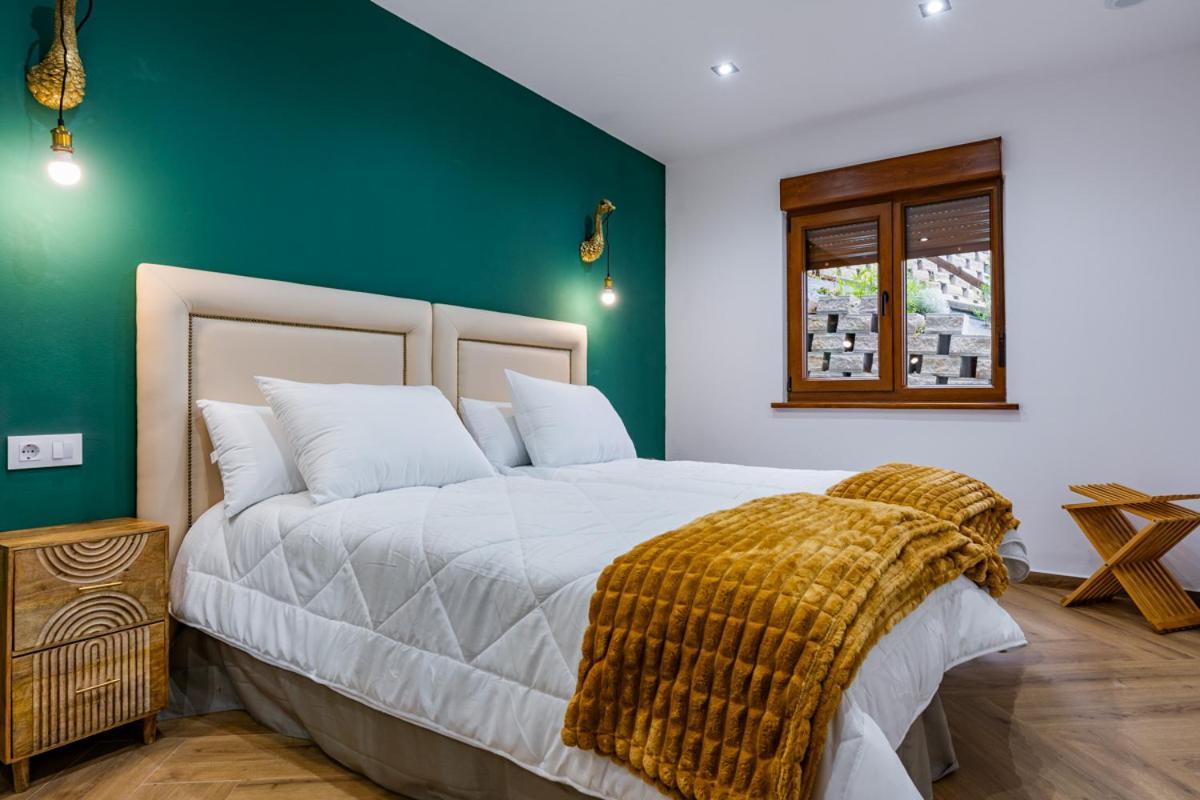Apartamentos Montes Vindios Onís Exteriör bild