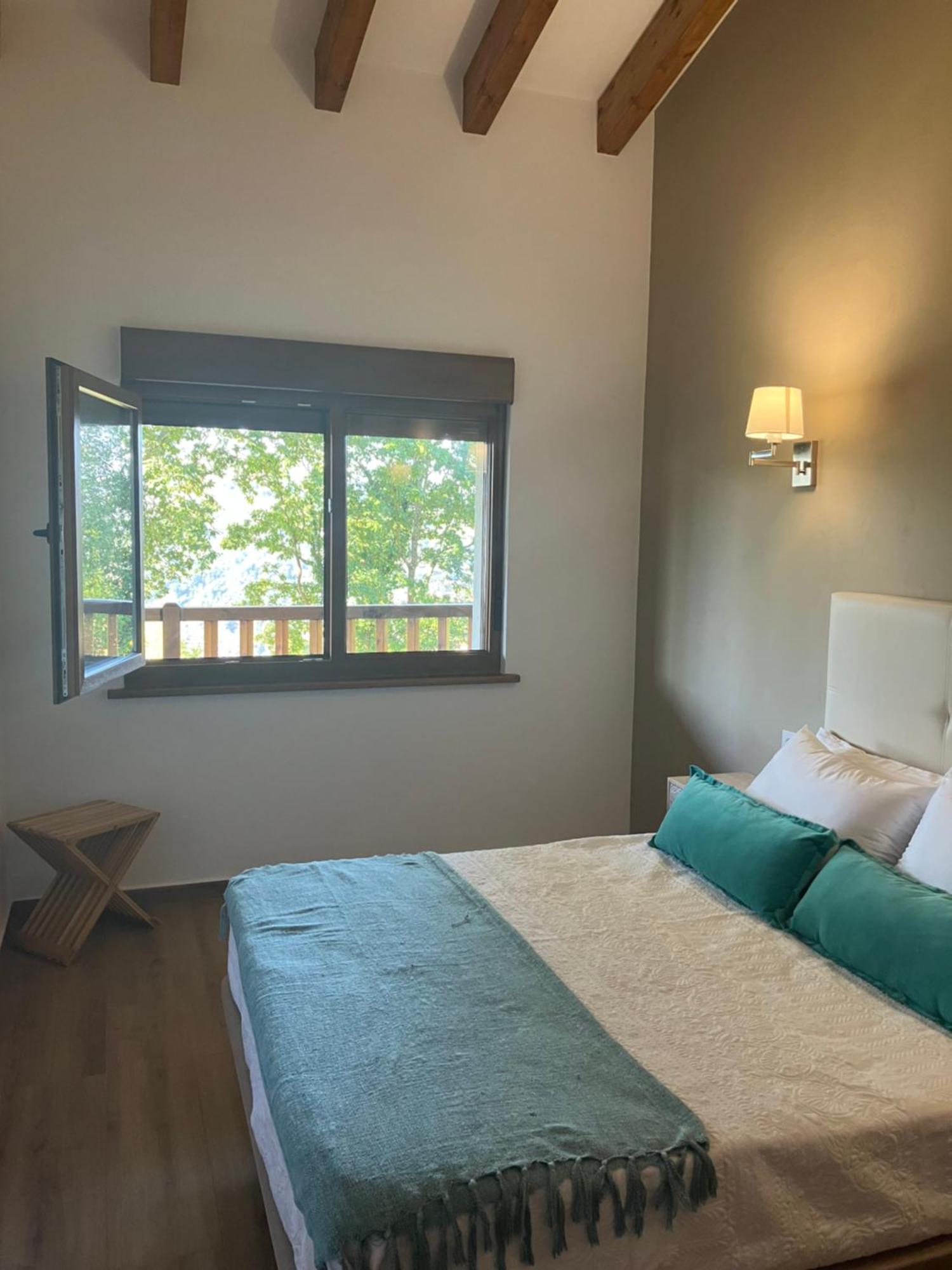 Apartamentos Montes Vindios Onís Exteriör bild