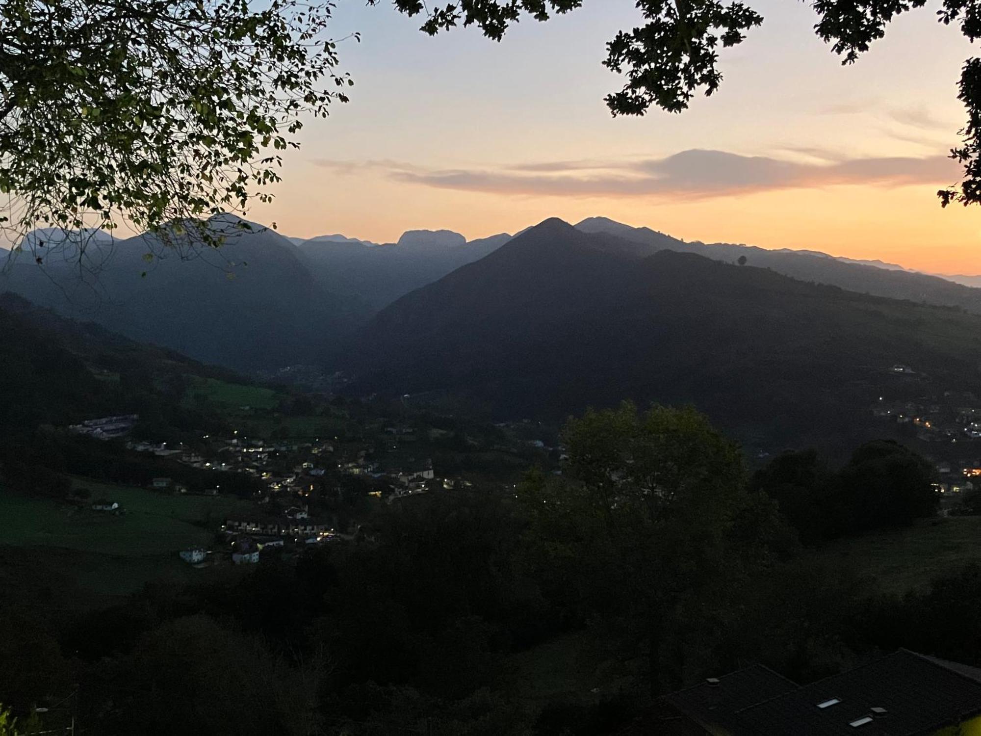 Apartamentos Montes Vindios Onís Exteriör bild