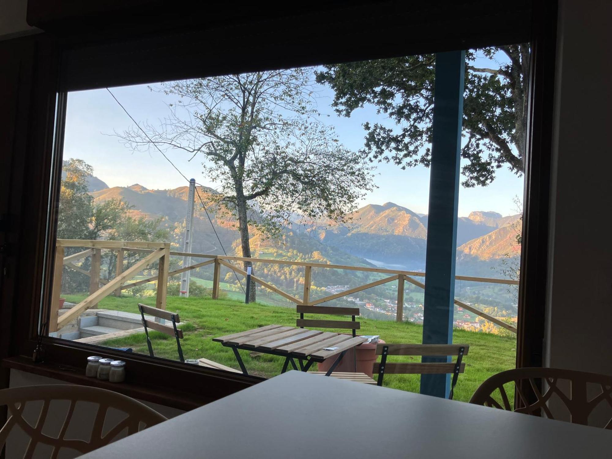 Apartamentos Montes Vindios Onís Exteriör bild